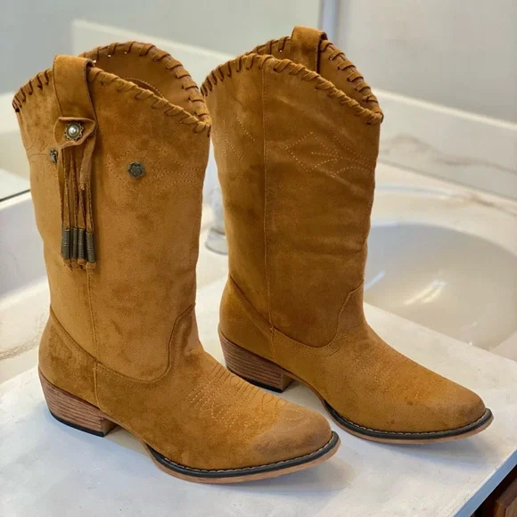 Pierre Dumas women’s suede fringe boots Size 8, excellent condition worn twice - Picture 9 of 11